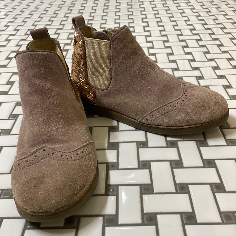 MINI BODEN SUEDE AND SEQUIN BOOTIES SIZE 34